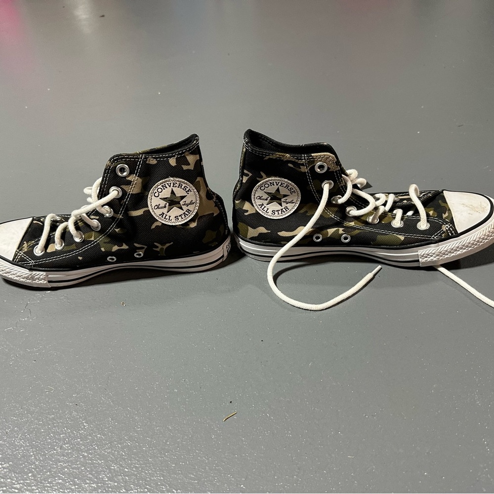 Converse Camo sneakers size 7